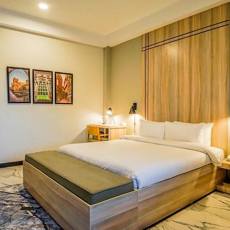 Roomy Crossroads Hotel, Пешавар Экстерьер фото