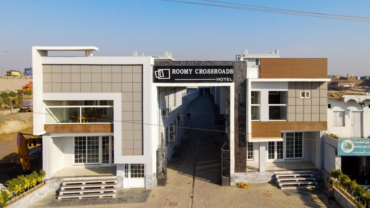 Roomy Crossroads Hotel, Пешавар Экстерьер фото