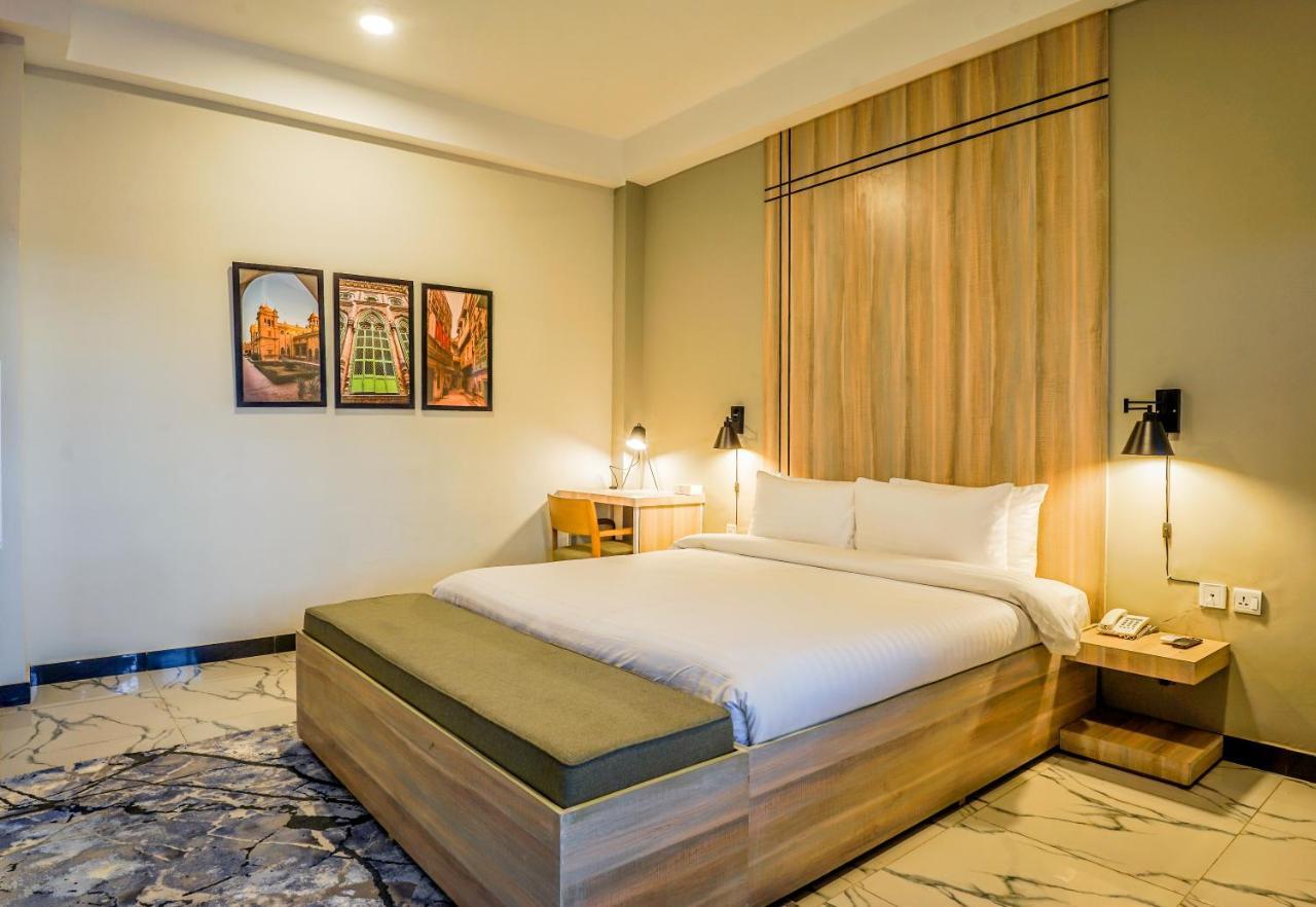 Roomy Crossroads Hotel, Пешавар Экстерьер фото