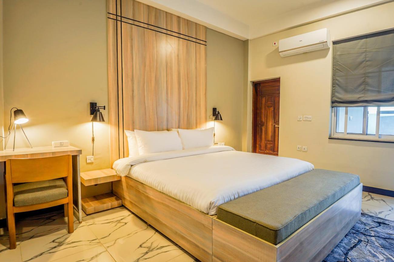 Roomy Crossroads Hotel, Пешавар Экстерьер фото