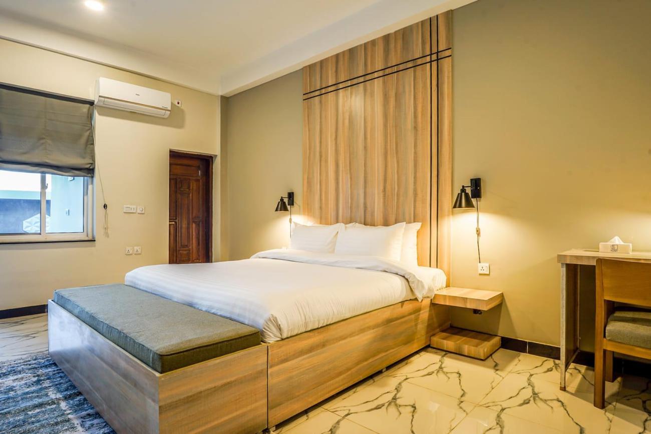 Roomy Crossroads Hotel, Пешавар Экстерьер фото